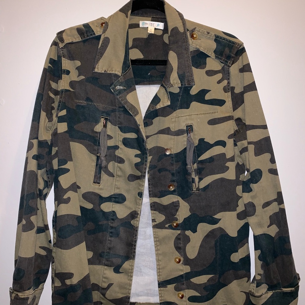 Oversized camouflage utility jacket